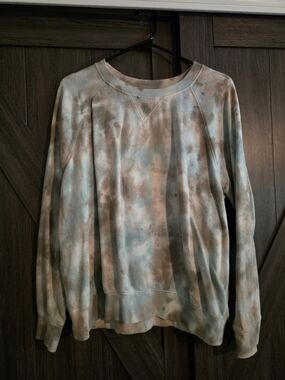 Old Navy Light Blue and Tan Tie-Dye Crewneck